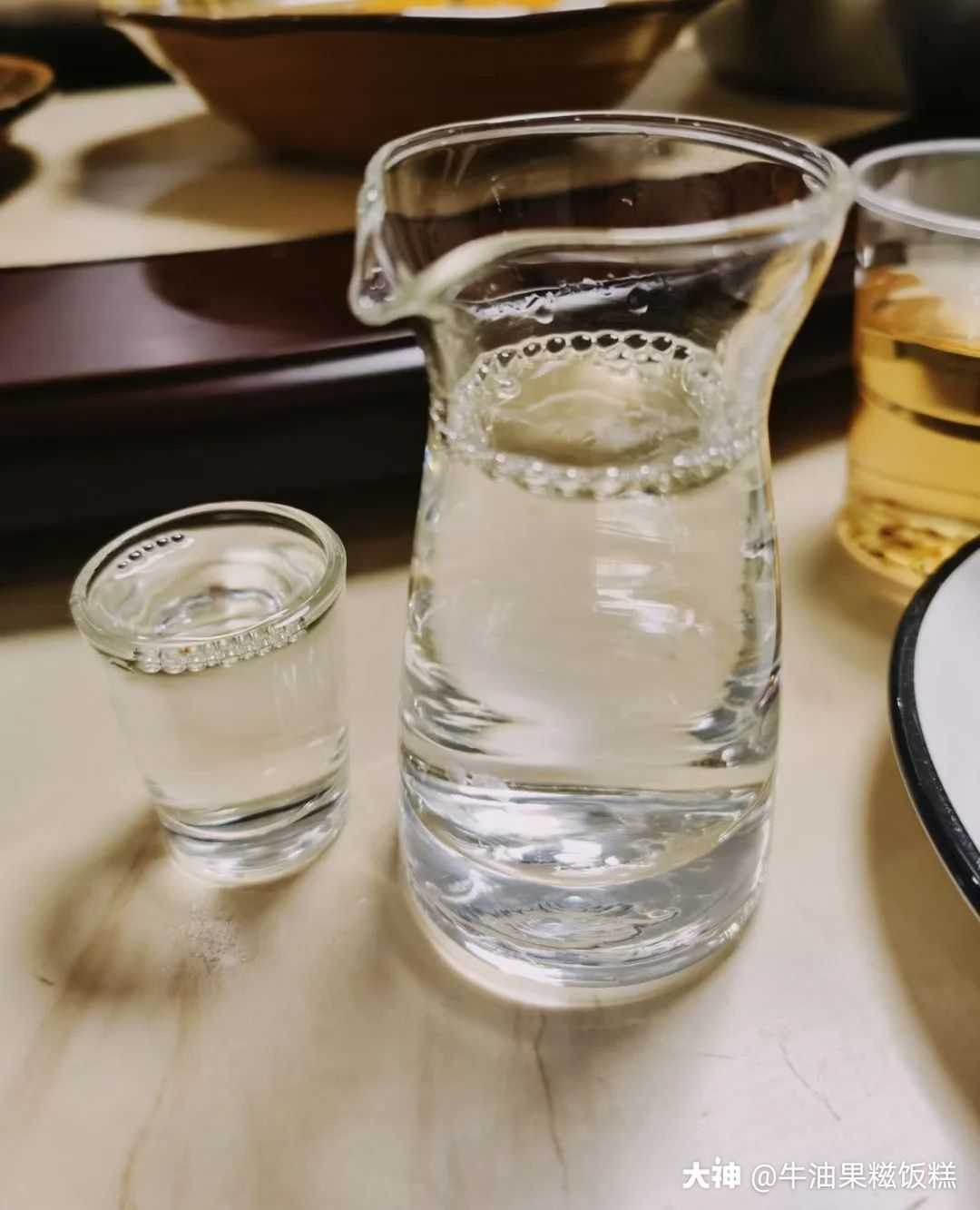 将所有的一言难尽,一饮而尽.