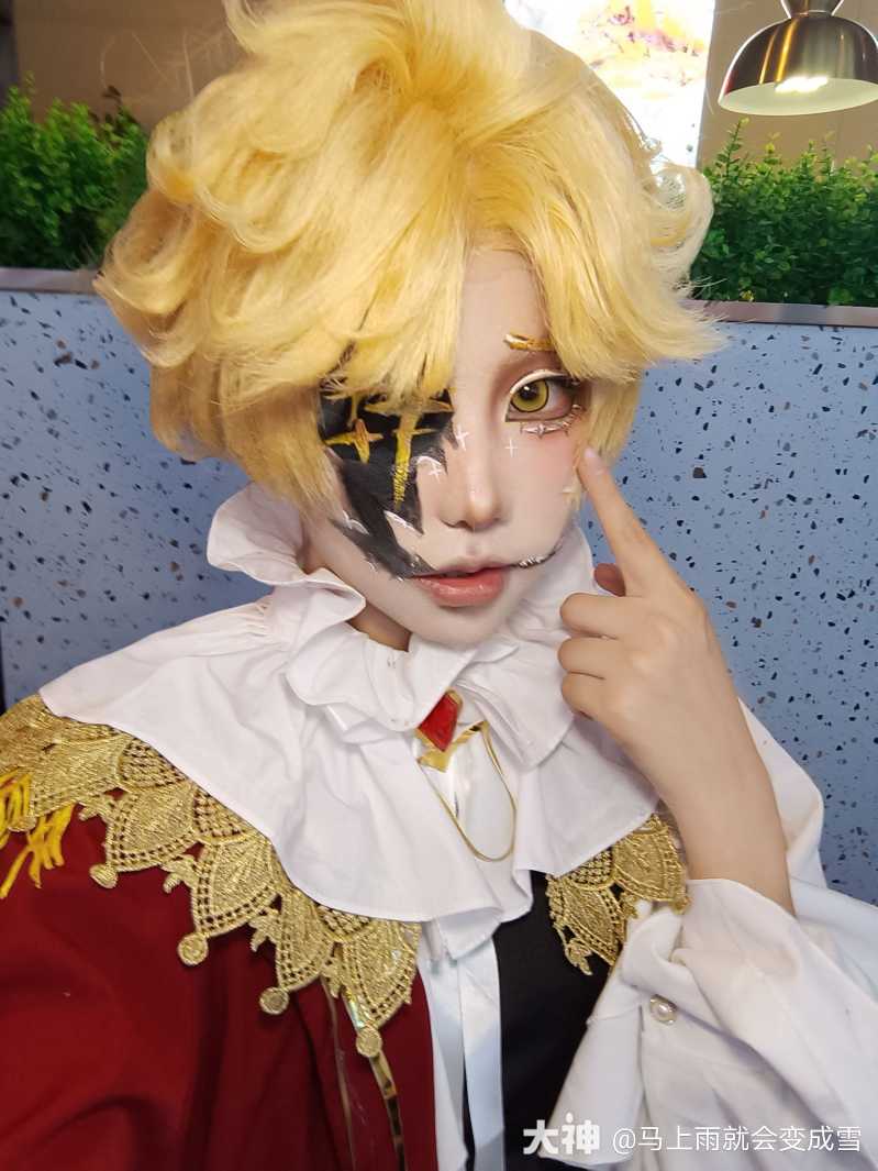 出这套喧嚣星之王的c服，是自制的手工痕迹不可避免_庄园交易所 | 大神