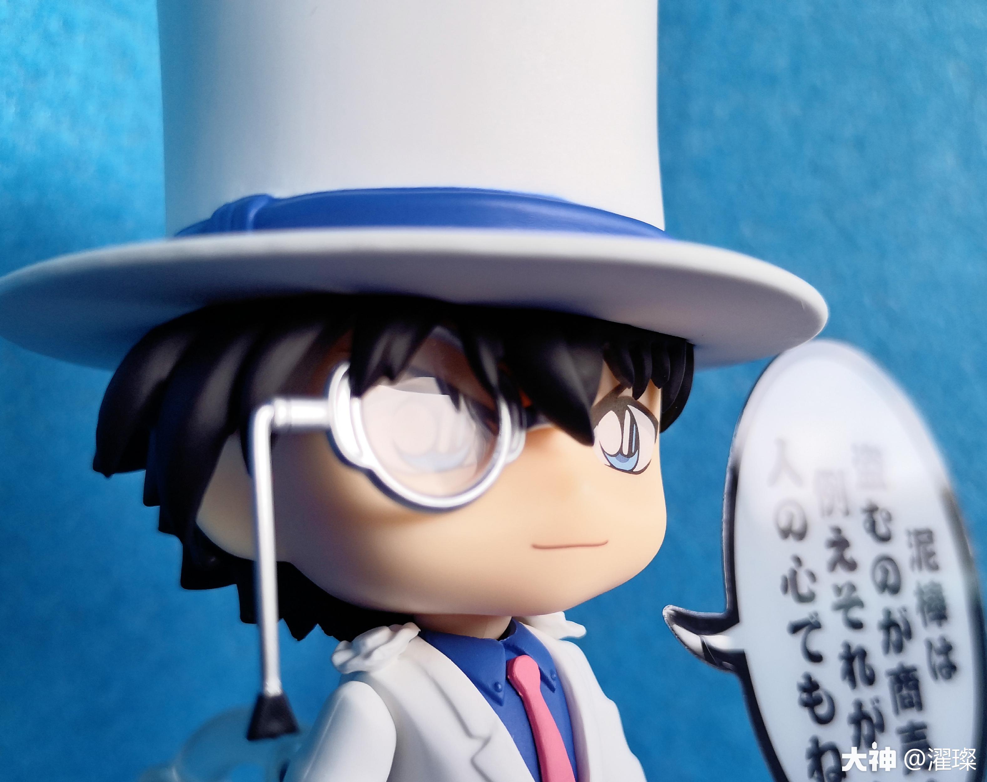 而是有镜片的因为是q版,这次基德手办没有那么显身材(擦口水)但是帅气