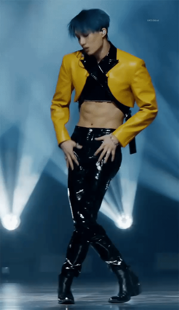 虽然我们狼人兄弟没有八块腹肌肱二头肌,可是隐约的线