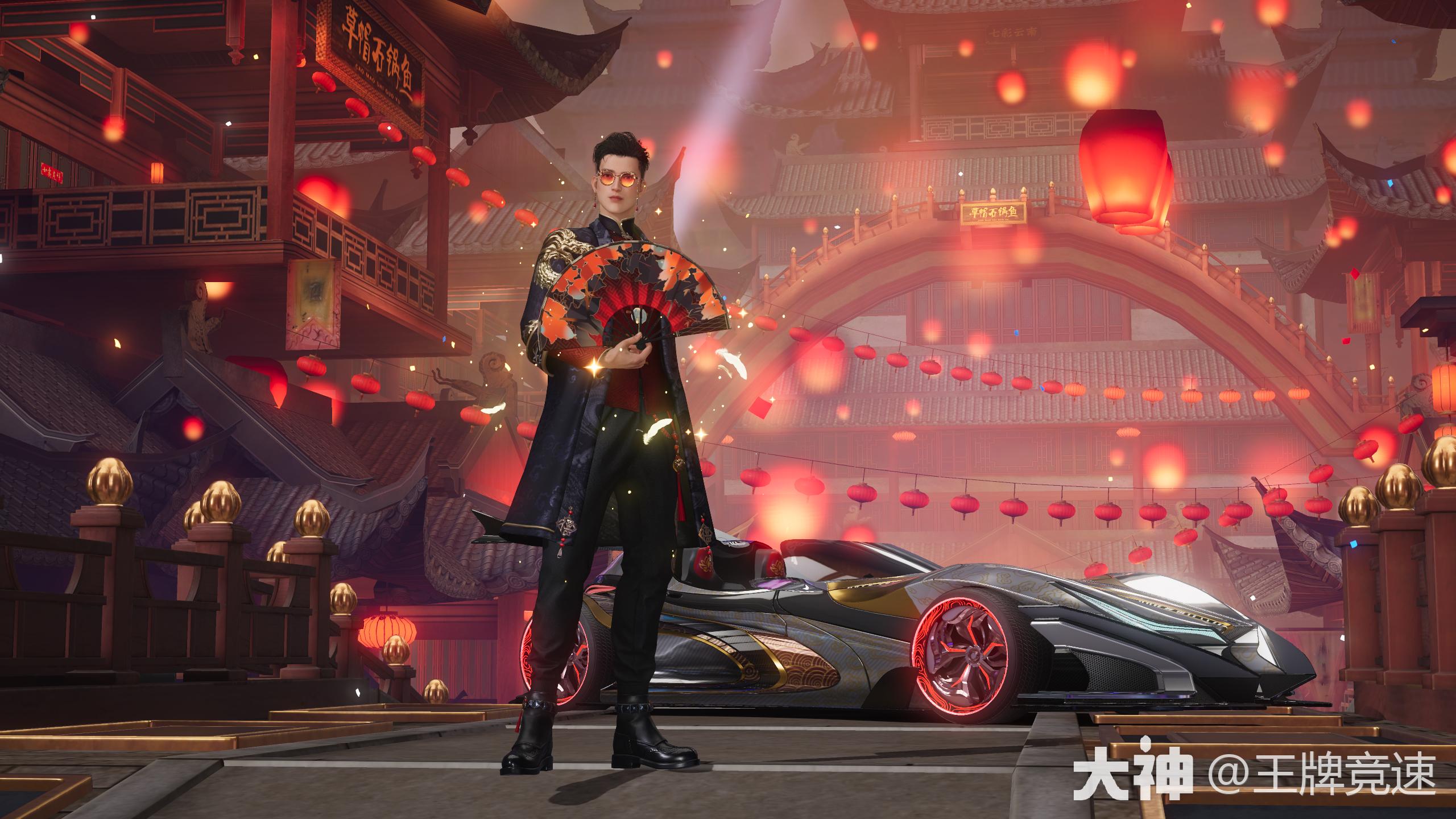 经典的蓝黑配色,精致蓝金印花和前卫配饰,让整套服装迸发出独特的神秘