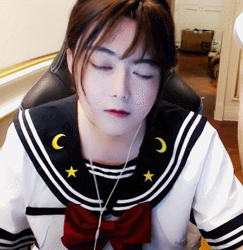 知名前职业选手burning徐志雷女装直播_steam | 大神