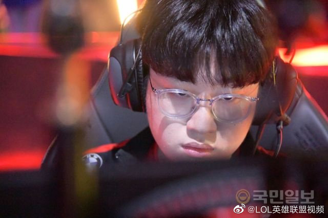 t1.zeus:非常开心续约了,以后也想带来最好的表现_大神