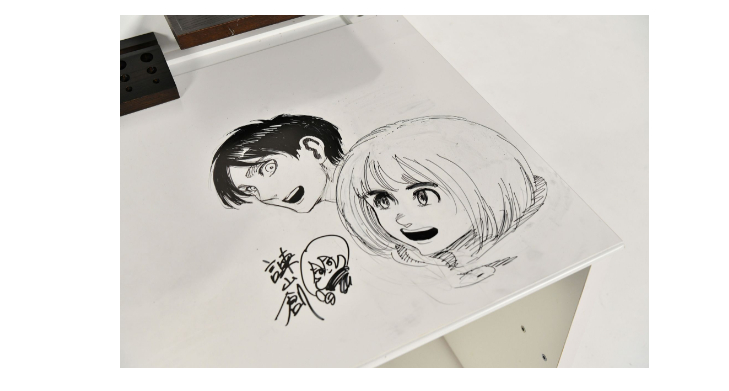 漫画家 谏山创 在法国参加昂古莱姆国际漫画节期间拍卖了自己的_主机&